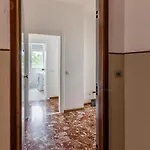 Guesthost - Fiera Di Huge X7! Appartement