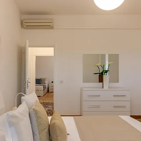 Guesthost - Fiera Di Huge X7!