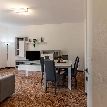 아파트 Guesthost - Fiera Di Huge X7!