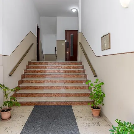 Guesthost - Fiera Di Huge X7! Appartement