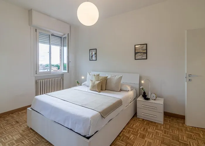 Apartament Guesthost - Fiera Di Huge X7! Ferrara
