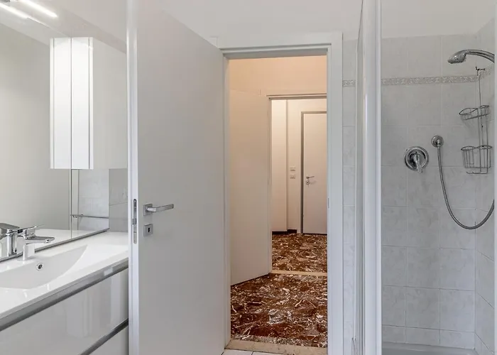 Guesthost - Fiera Di Huge X7! *